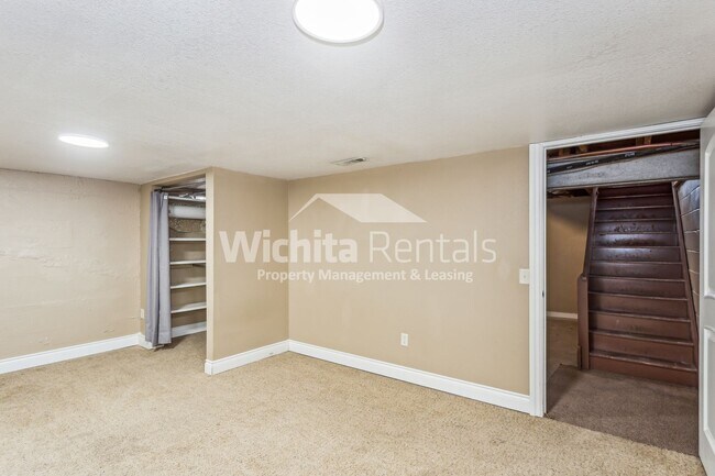 Building Photo - Charming 3 bedroom, 1.5 bathroom home, with 1 car garage in the Heart of Riverside