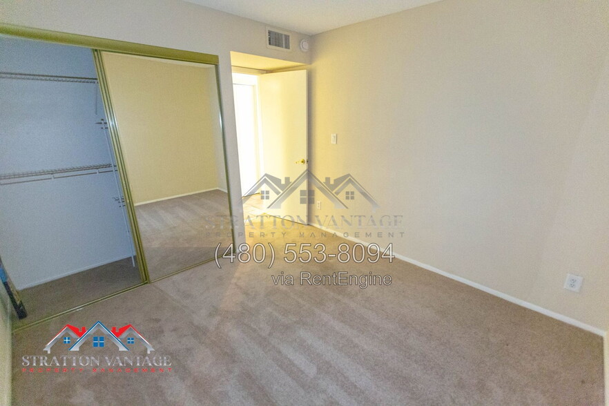 Building Photo - 1143 E Sandpiper Dr