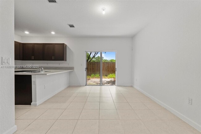 Building Photo - 2668 SE 19th St