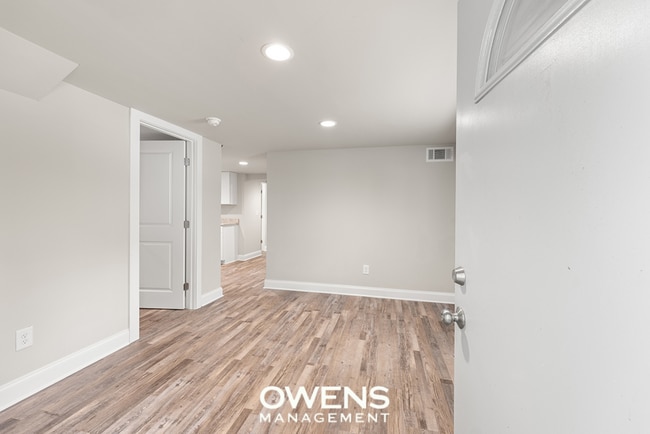 Building Photo - Downtown Gainesville Living Available Imme...
