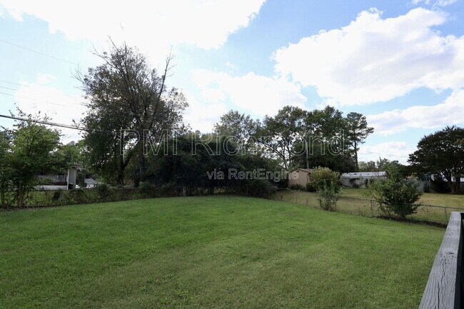 Building Photo - 9107 Mapleview Ave