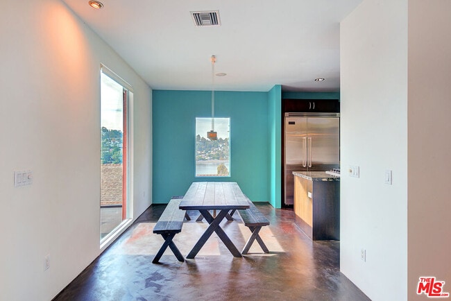 Building Photo - 2337 Baxter St