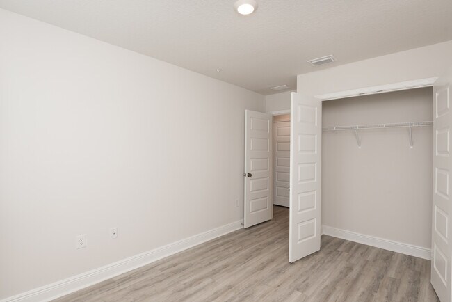 Building Photo - 8706 Meadow Flower Ln