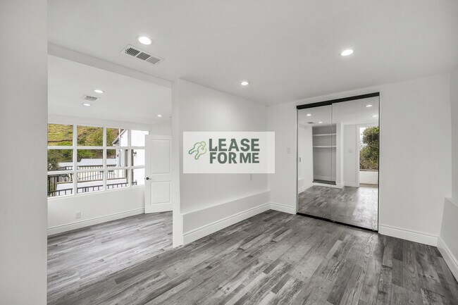 Building Photo - 9848 Portola Dr