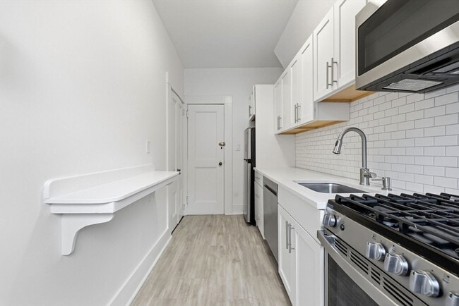 Building Photo - 93 Pinckney St