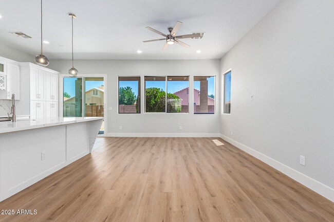 Building Photo - 13711 W Tara Ln