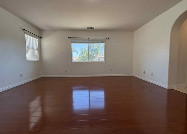 Building Photo - 27647 Rosemont Ct