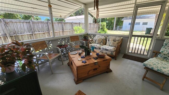 Building Photo - 831 Plover Ave