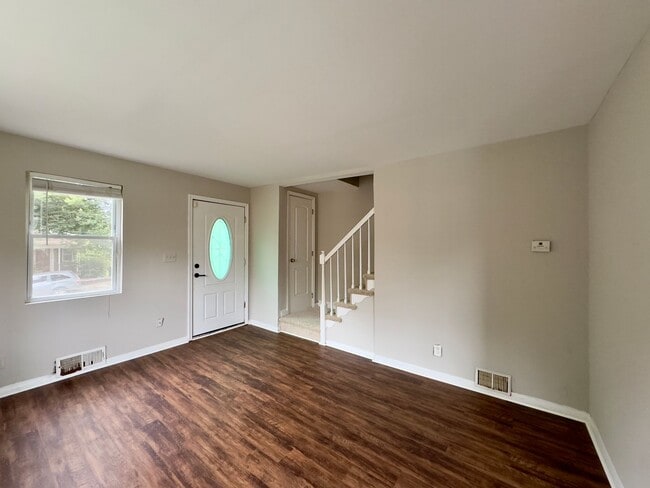 Building Photo - 5615 Belle Ave