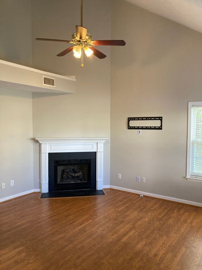 Building Photo - Hickory Highland 3 Bedroom Home No HOA