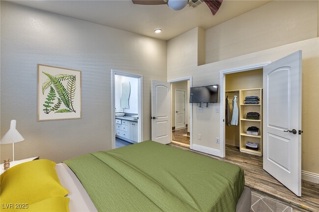 Building Photo - 8129 Pacific Cove Dr