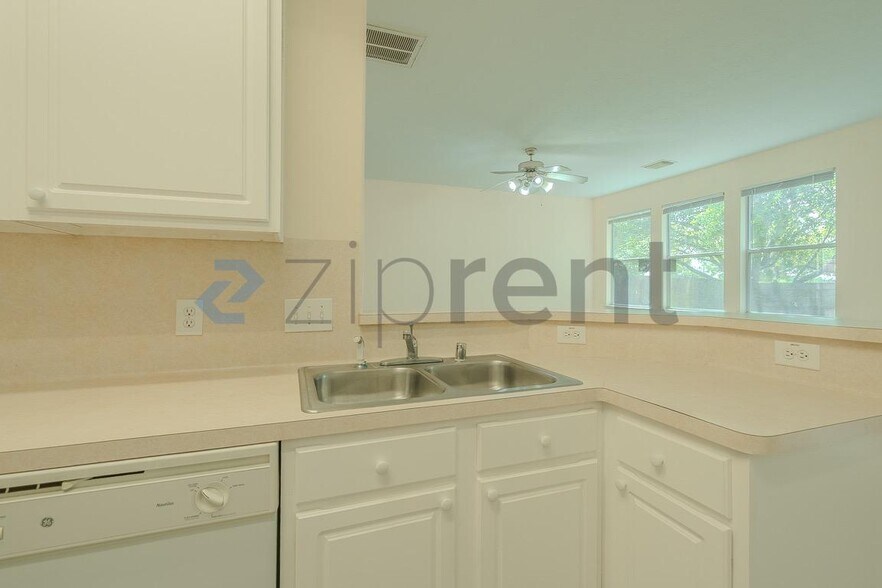 Building Photo - 12418 Narcissus View Trail