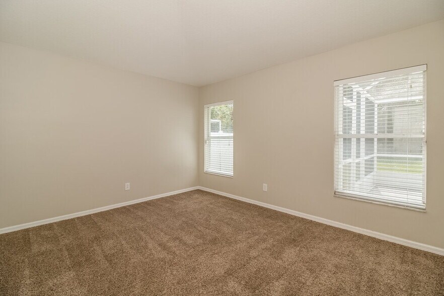 Building Photo - 633 Straw Lake Dr