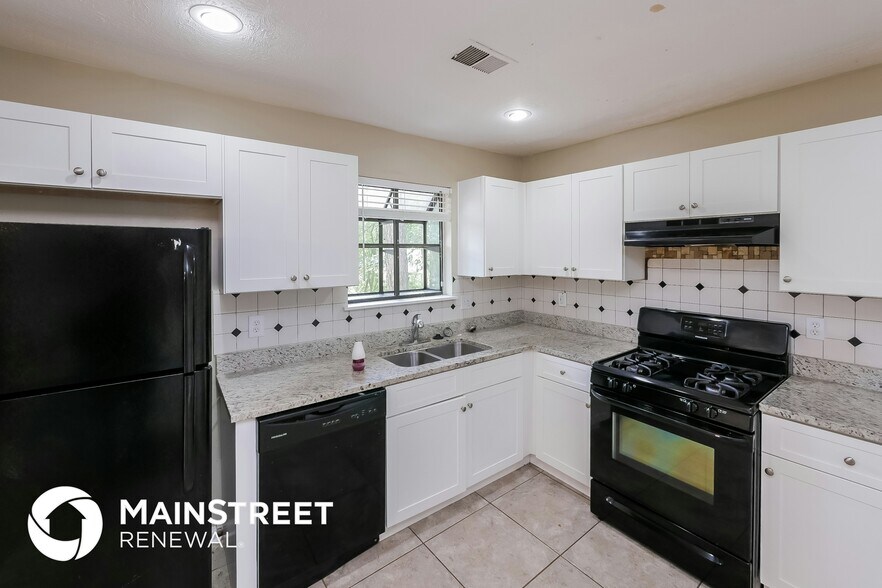 Building Photo - 8202 Winewood Ct