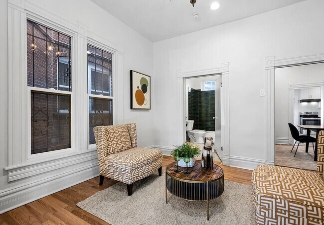Building Photo - Victorian Gem next to Cheesman Park!