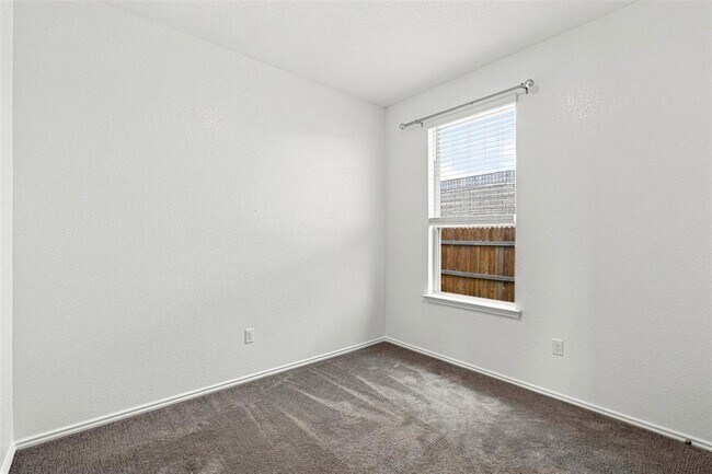 Building Photo - 100 Bennington Dr