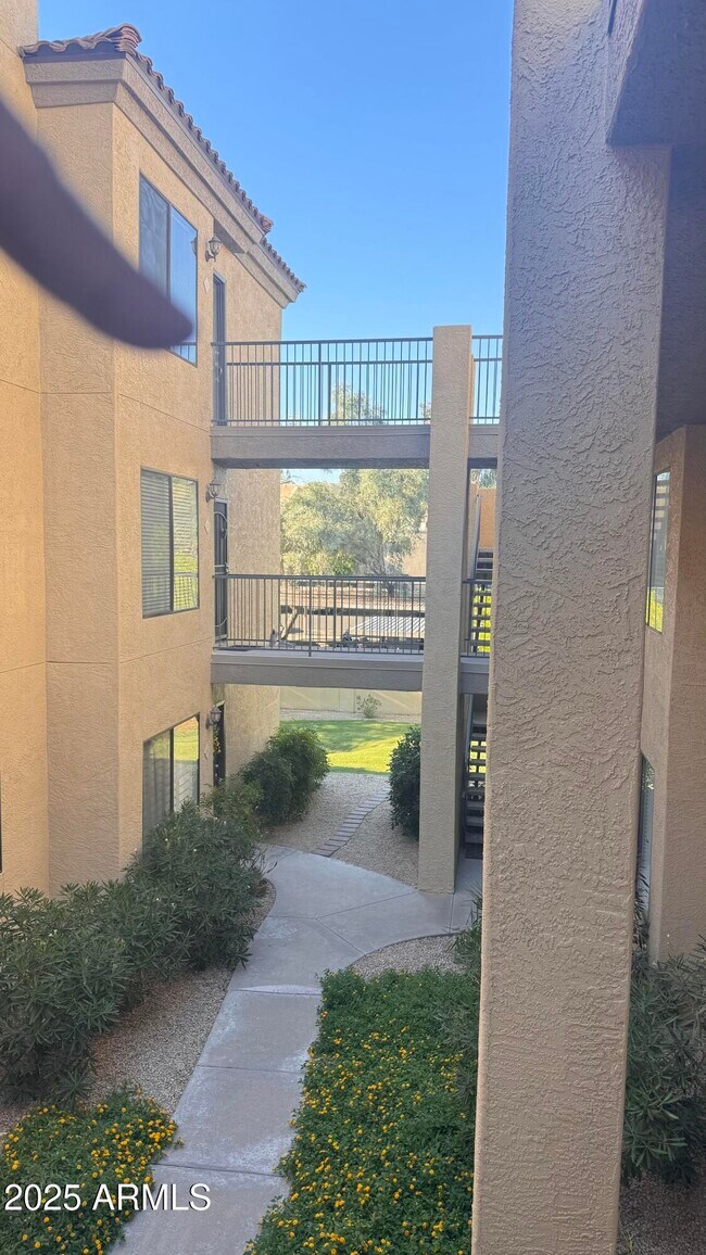 Building Photo - 4925 E Desert Cove Ave