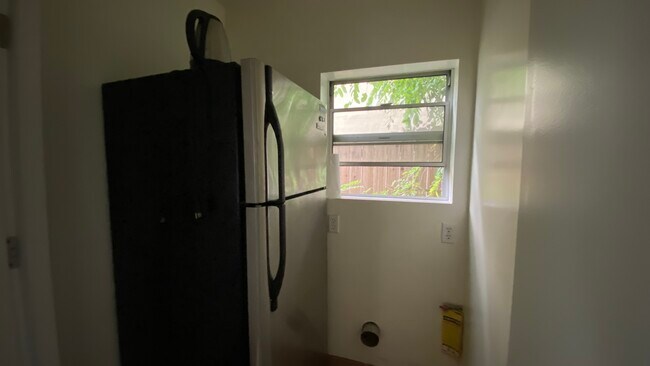 Building Photo - 5296 Elvira Rd