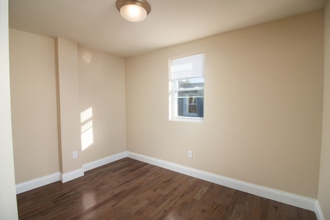 Building Photo - ???RENOVATED HOUSE WITH FULL BASEMENT + HUGE YARD Close to PENN / CHOP / DREXEL