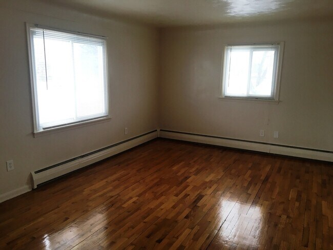 Building Photo - G 2288 E Hemphill Rd Apt (Range 1 - 4)