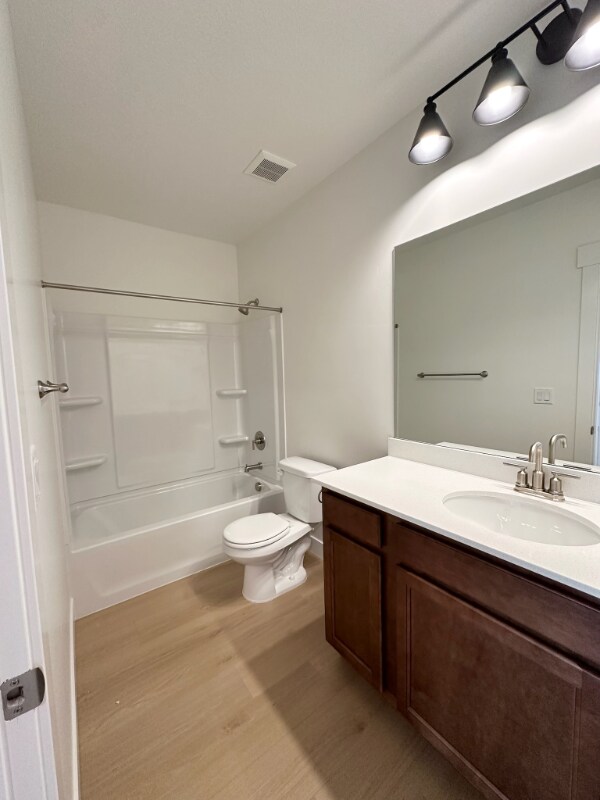 Building Photo - 682 Benedict Dr