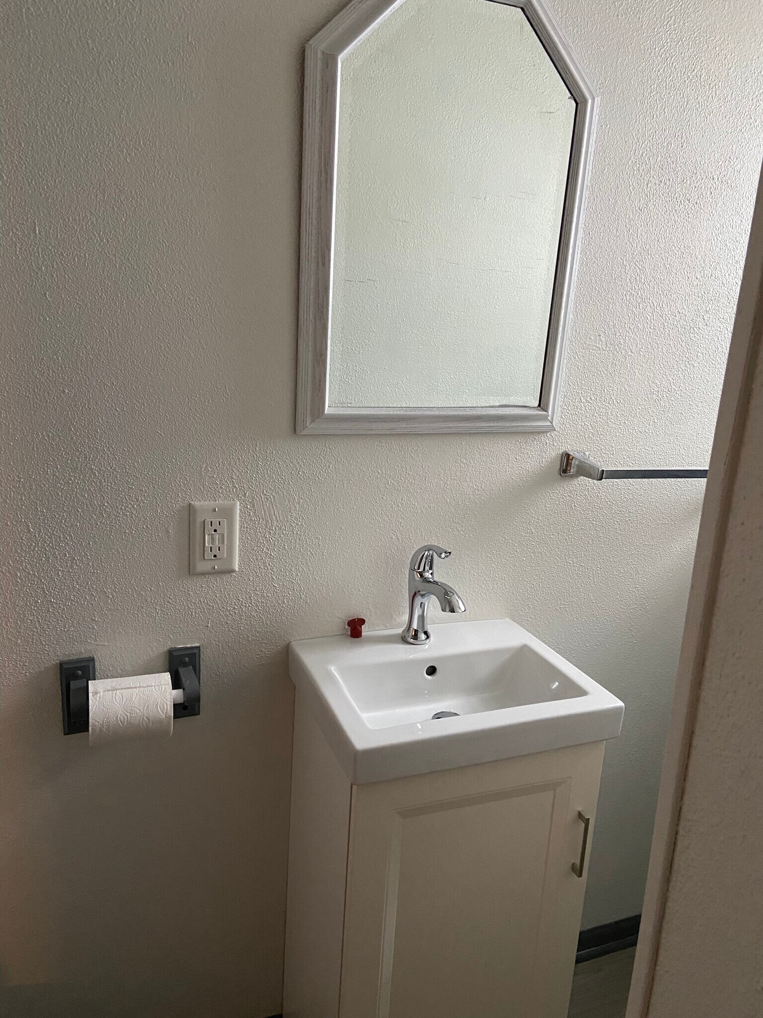 Bath - 1003 N Division St