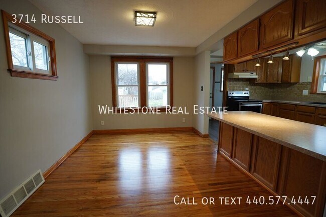 Building Photo - 3714 Russell-