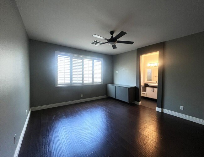 Building Photo - 5923 Poplar Tree St