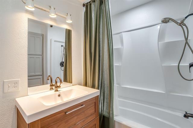 Building Photo - 3301 County Rd 530B