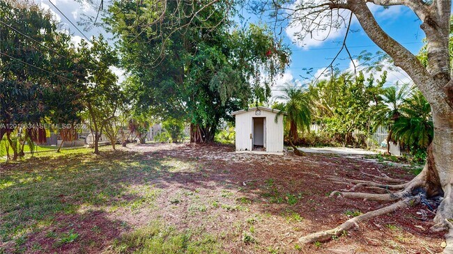 Building Photo - 1610 NW 9th Ct