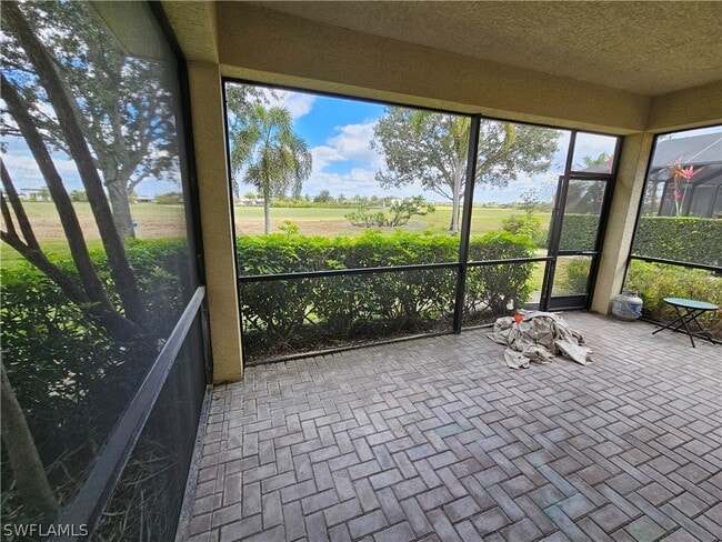 Building Photo - 2084 Par Dr