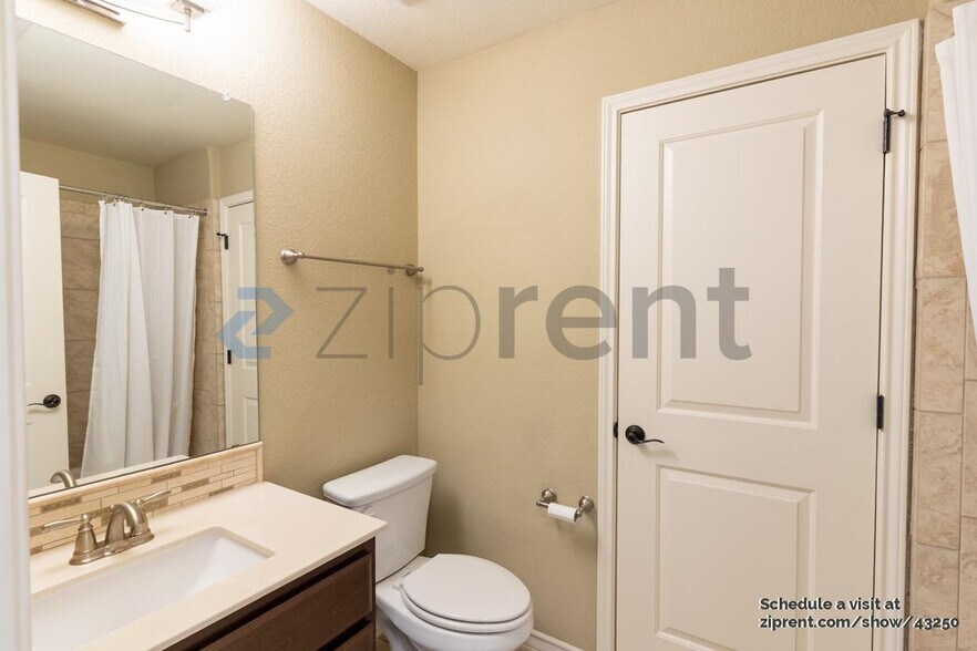 Building Photo - 1025 Highknoll Ln