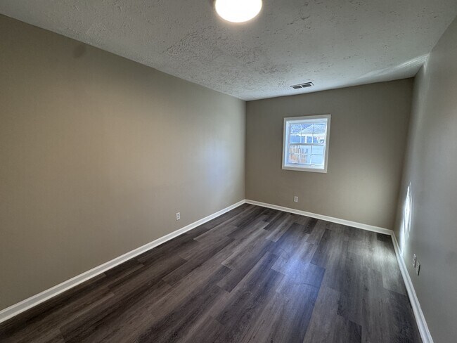 Building Photo - 1230 Vim Dr