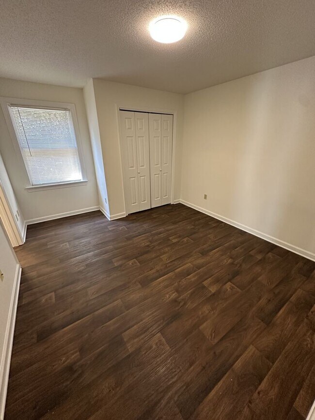 Building Photo - 2 Bedroom 2 Bathroom Condo!