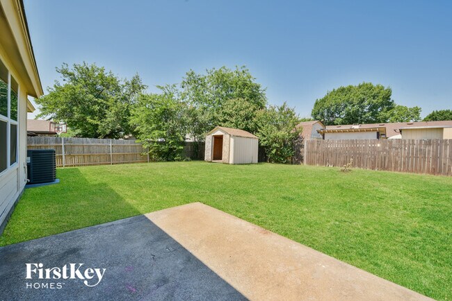 Building Photo - 7621 Clover Ln