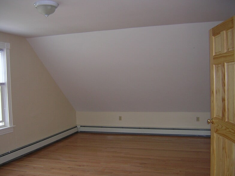 Building Photo - 55 University Ave