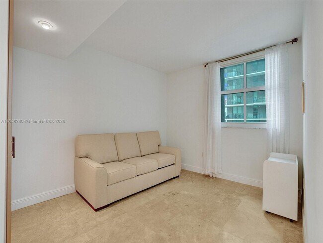 Building Photo - 1250 S Miami Ave