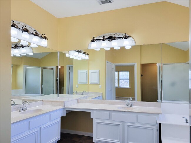 Building Photo - 10130 Berry Limb Dr