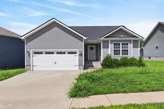 Building Photo - 3 Bedroom Pet Friendly Home For Rent in Chalet Hills!
