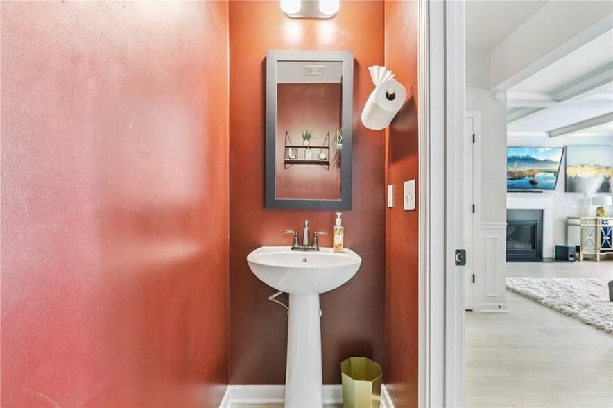 Building Photo - 4774 Sultana Way