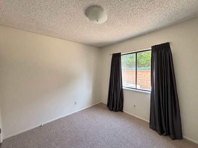 Building Photo - Charming East Lancaster Home