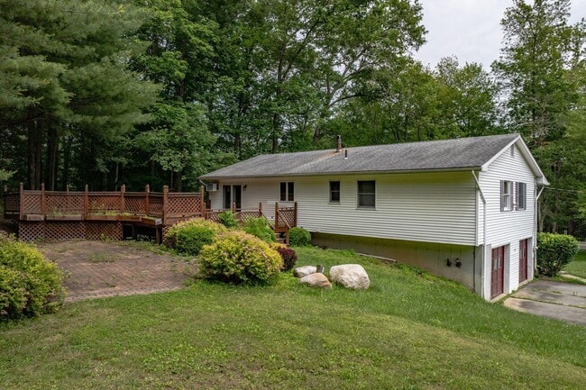 Building Photo - 501 Burlingham Rd