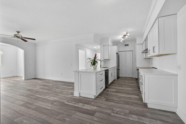 Building Photo - 5301 Myrtlewood Cir E