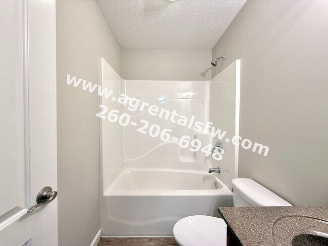 Building Photo - 3 Bedroom House