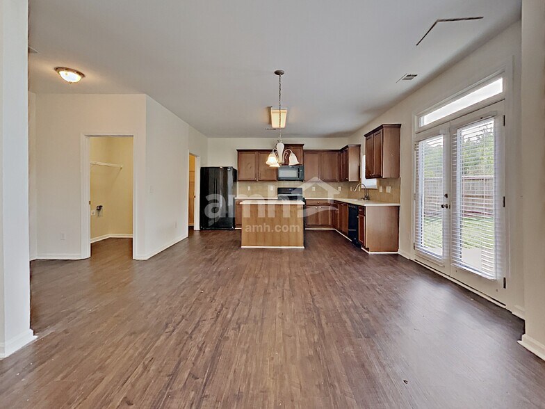 Building Photo - 228 Oakland Way