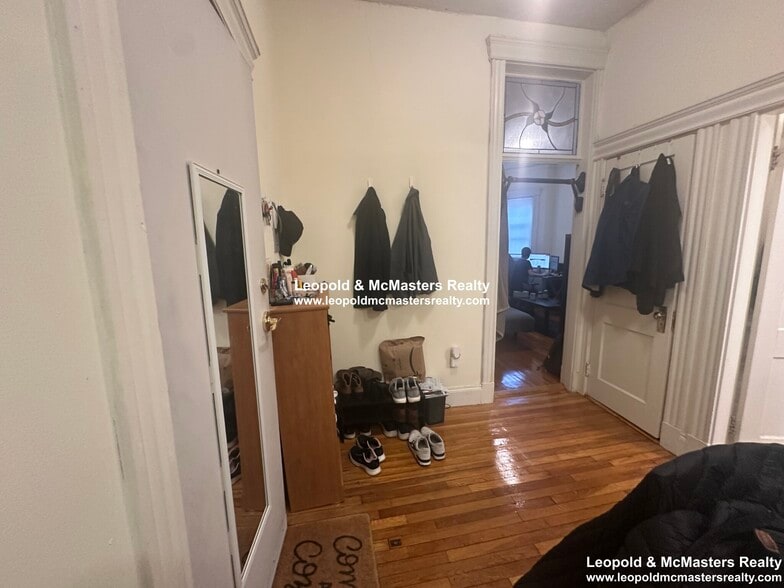 Building Photo - 50 Queensberry St