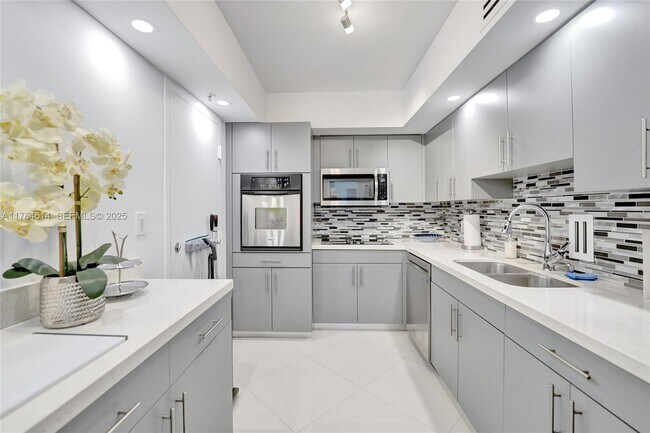 Building Photo - 4001S S Ocean Dr