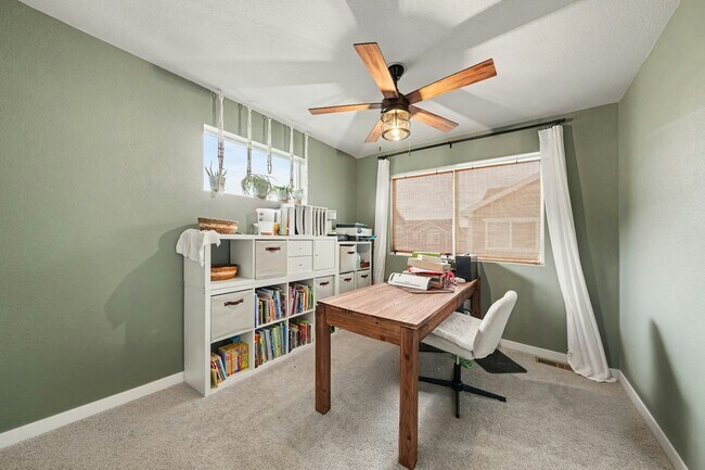 Building Photo - 305 Oriole Wy