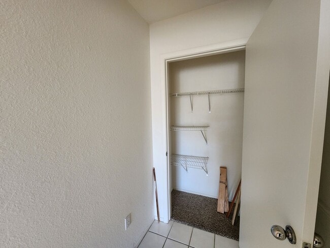 Building Photo - Beautiful 2 Bedroom, 2 Bath Condo in Summerlin