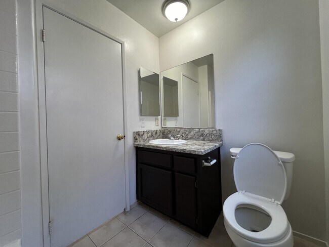 Building Photo - 321 Reynosa Ave